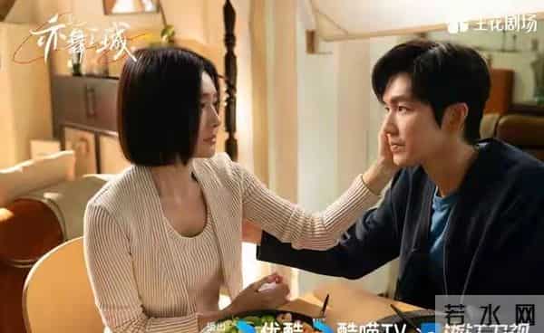 奔着秦岚看《亦舞之城》,结果被女二号惊艳到了,风头盖过女一号