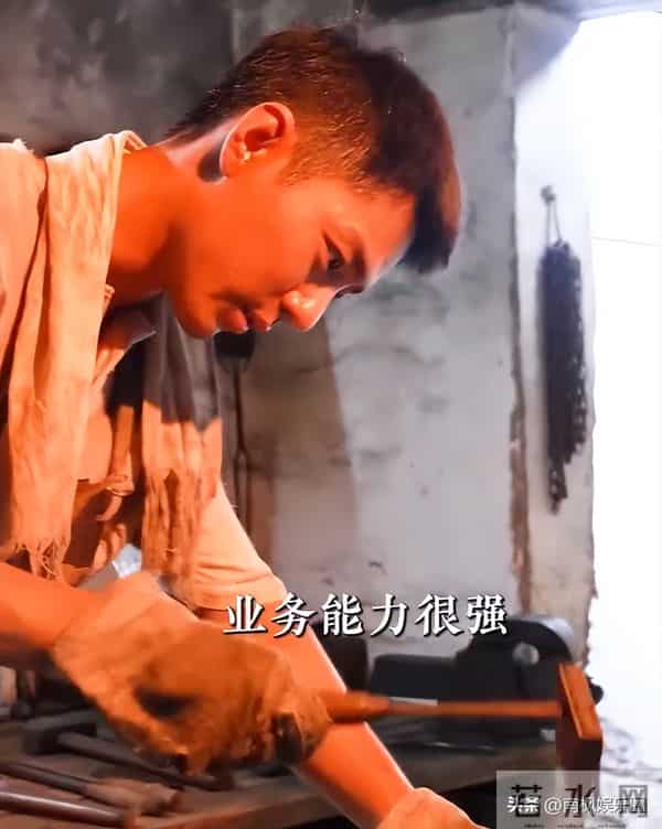 票房冠军再添悬念：《鬼灭之刃》跌落第三，第一成功“逆袭”