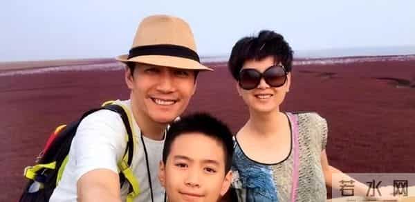 她是最干净的女演员,与小丈夫结婚18年零绯闻,把婆婆当亲妈对待