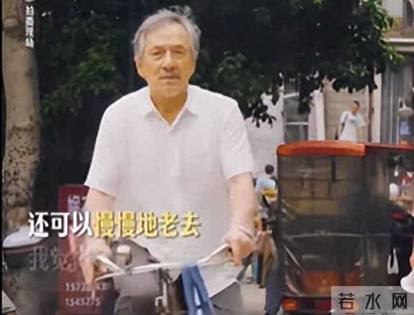71岁成龙满头白发引热议,本人回应