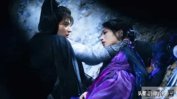 相差18岁的“禁忌恋”崛起，年底火的都是邪门cp？