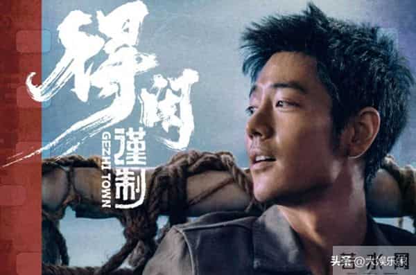 肖战新片上映3天票房破2亿，他三度向剧中儿子索吻遭拒，全网笑翻