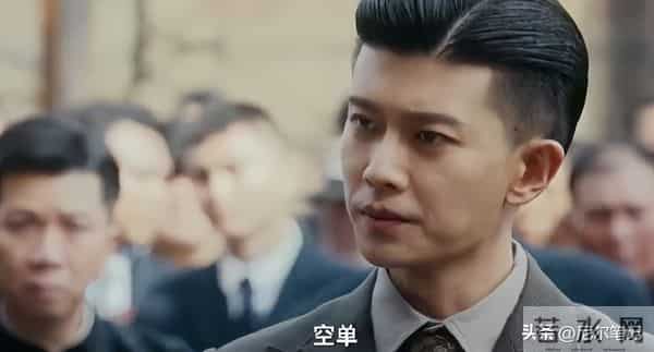 假山假景假脸，央视《风与潮》爆火，吊打内娱多少流水线谍战剧！