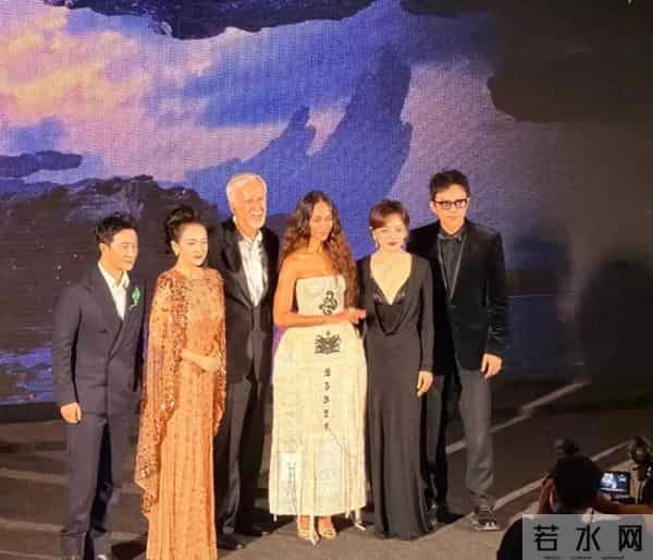 《阿凡达》首映:孙俪章子怡合影,将内娱的论资排辈呈现得太明显