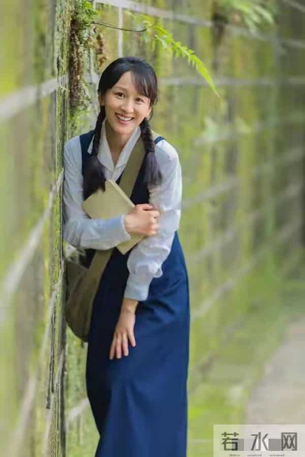 她不愿意被潜规则,演了50部戏却没人说的出她名字,42岁仍未婚