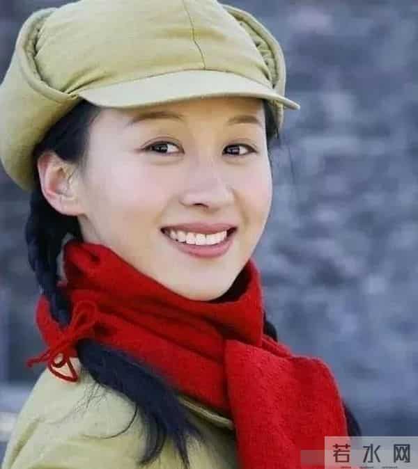 她不愿意被潜规则,演了50部戏却没人说的出她名字,42岁仍未婚