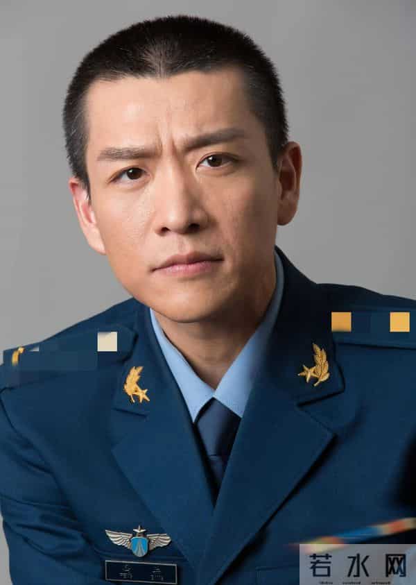 他当兵16年，荣获二等功1次，三等功7次，40岁凭《狂飙》一举成名