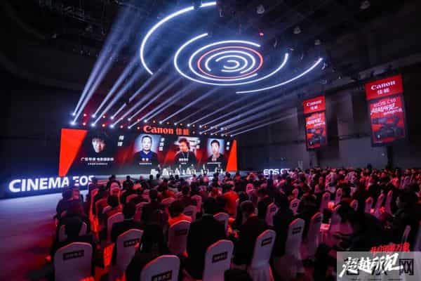 仇晟《比如父子》:用AI科幻跨越生死,让中式父子情得以被看见