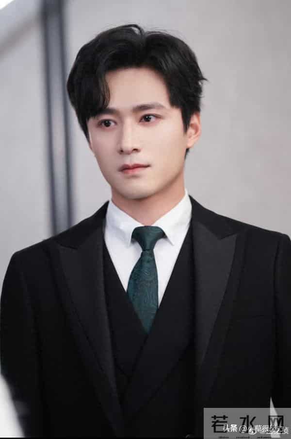 短剧圈佛系三兄弟拍戏后不直播不上热搜却部部剧爆火成了一股清流