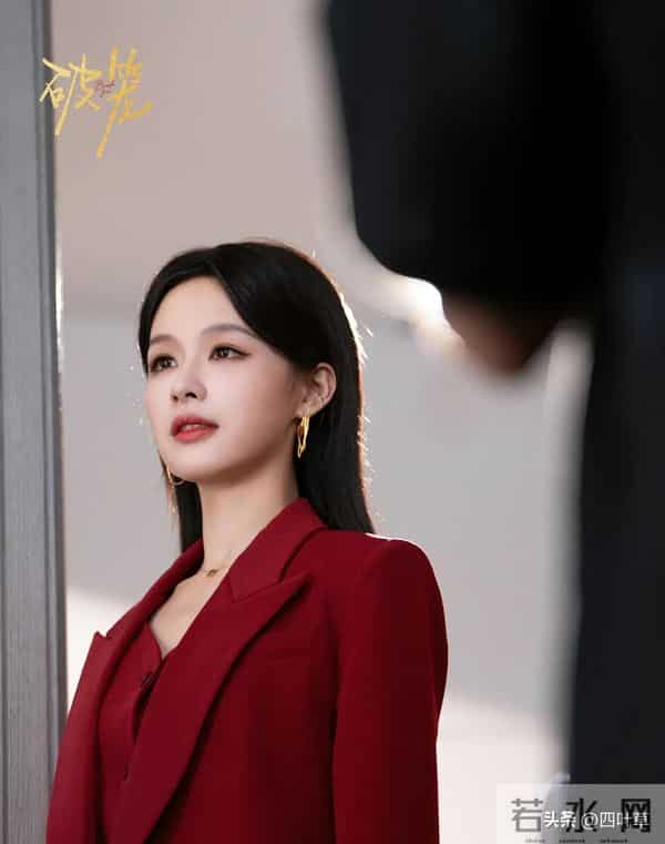 余茵新剧未播先爆100万预约,张翅演阴暗绿茶太带感?