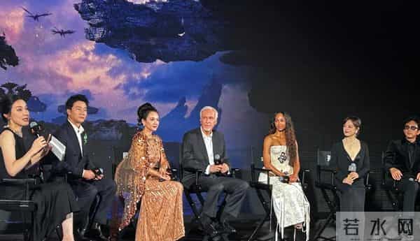 章子怡出席国际电影首映咖位大，紧挨卡梅隆，配音感言却翻车！