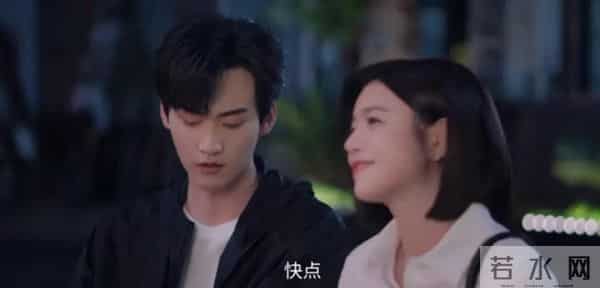 18岁男主疯狂爱上29岁离异女主,他醉酒跑到女主家中强吻女主