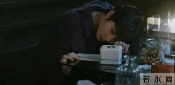 无戏可拍的“腿部男演员”,靠爆火短剧“翻身”?