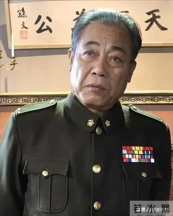 《潜伏》演技天花板,他却用十几年的“逃离”吴站长