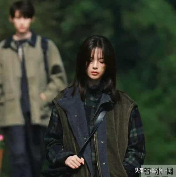 “爱越之成”爆热搜,看杨超越董思成的“氛围感CP”如何戳中观众