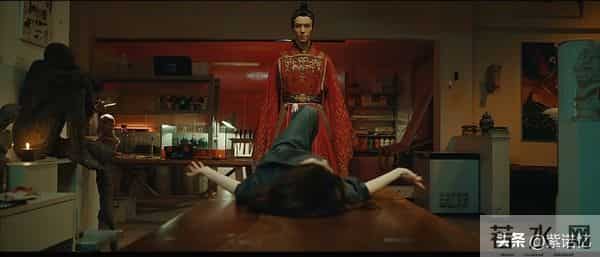 腾讯20集悬疑剧又开大!开局就上蜡像封尸、冰柜碎尸、胡同连环杀