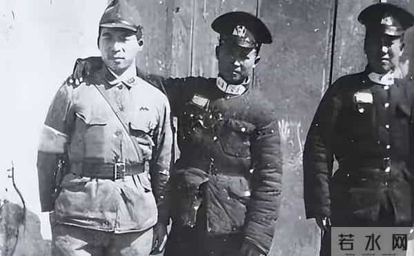 妻子被日军折磨致死，他活捉日本军官后，当着他的面以牙还牙