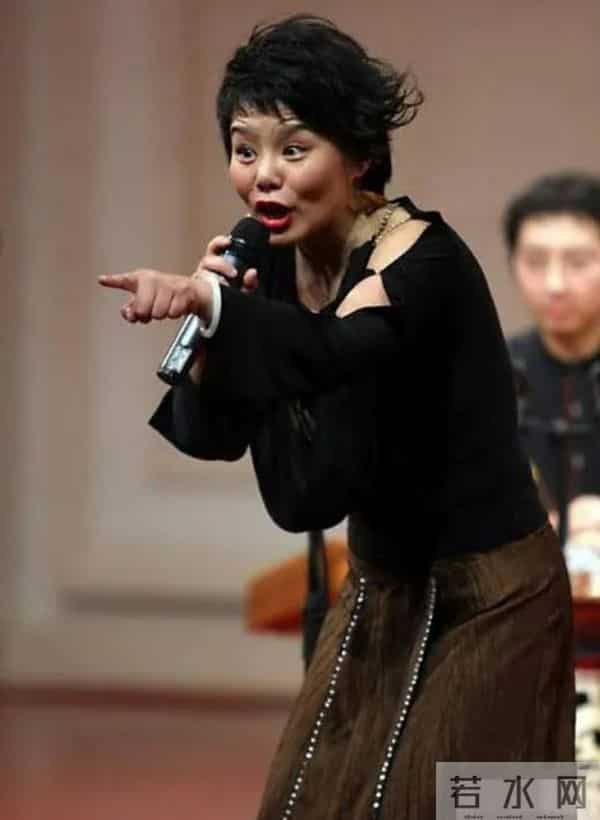 竹篮打水一场空,为挽回"偏轨"前夫狂送礼物的龚琳娜,成了"笑话"