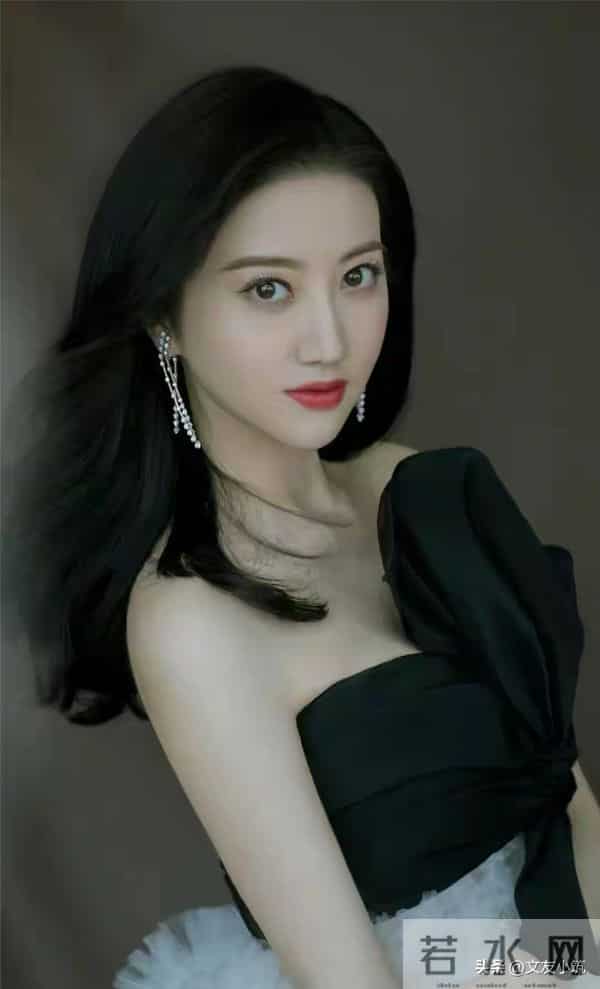 两性交往：刺激女人荷尔蒙的6个“心”开关，让她彻底为你折服