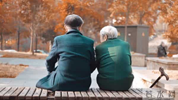 别把孝顺攒到以后，父母等不起；趁来得及，把爱放进每一次的问候