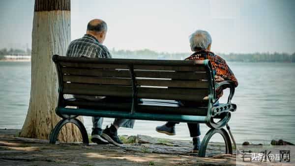 夫妻冷战数日，妻子发短信问，“死了没”？丈夫的回答让人泪奔！