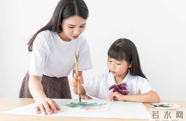 离婚两年才明白：我删的哪是前夫，是那个不敢活成自己的女人