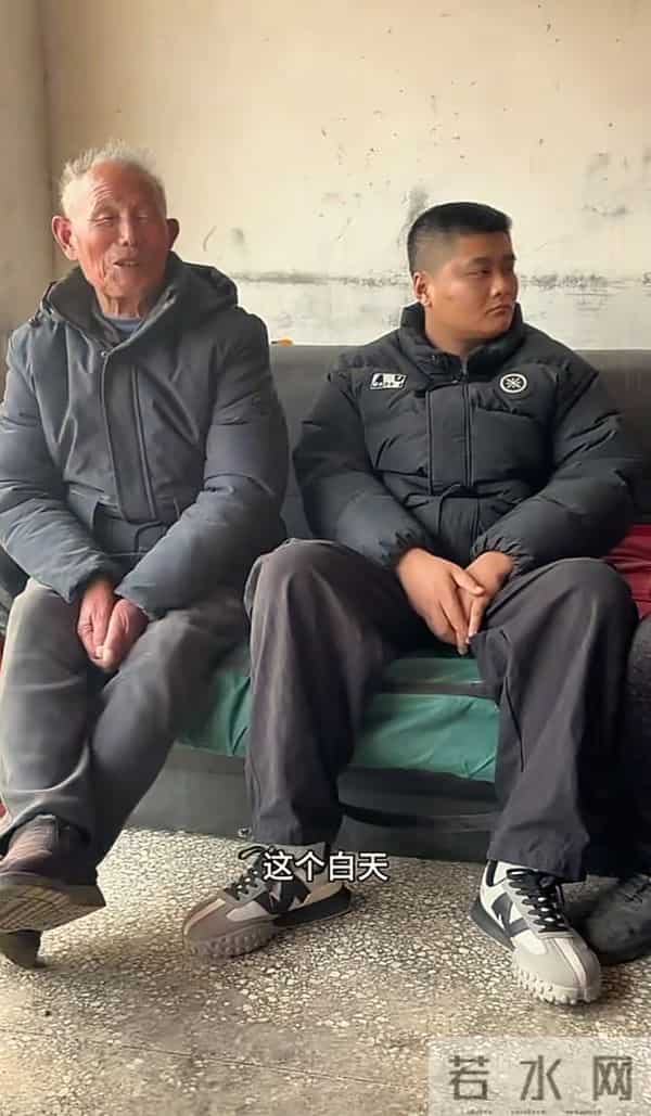 失散27年双胞胎之哥哥,出息了,带着养母直播带货