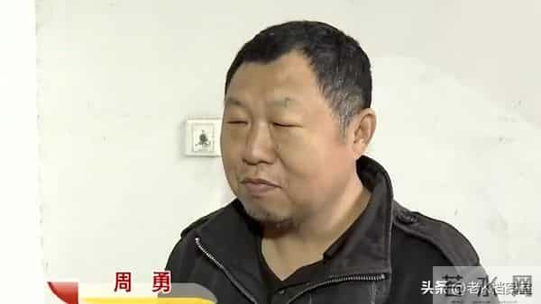 丈夫暴富后抛妻弃子，如今脑梗睡楼道只剩两毛，前妻：关我屁事