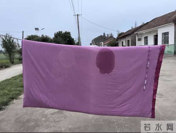 用一张没有孩子的照片，证明你有孩子！网友哭喊：此刻已不是少年