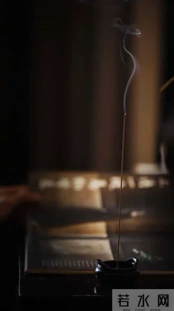 人间岁寒至，浮世有清欢。