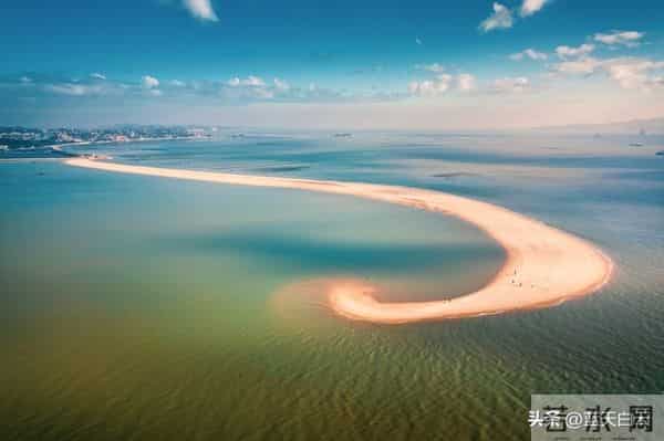 人活着就两件事：一是让肉体健康二是让灵魂自在，藏着一生的福气