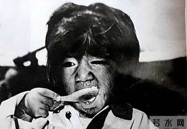 毛孩于震寰42岁娶娇妻，不顾反对冒险生娃，儿子长相帅气出人意料