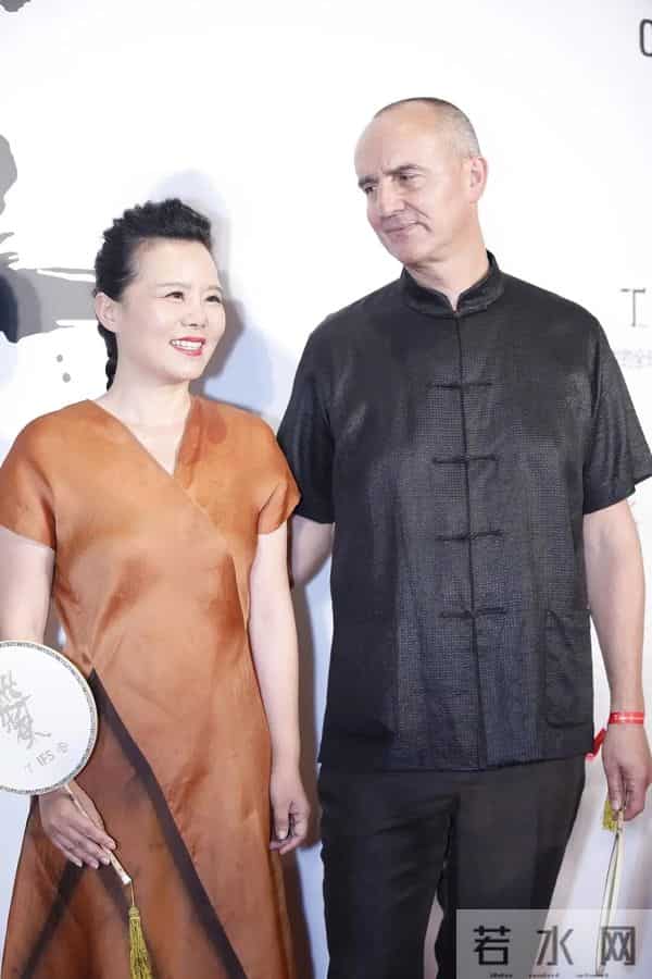 龚琳娜为挽回出轨丈夫曾送100多件礼物，本人哽咽表示：你觉得我卑微吗