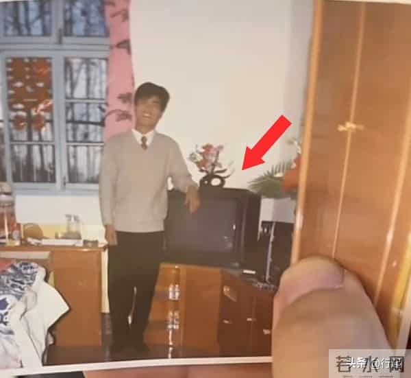 双胞胎哥哥又被骗了，亲生父母结婚照曝光，谎言再次被戳破！