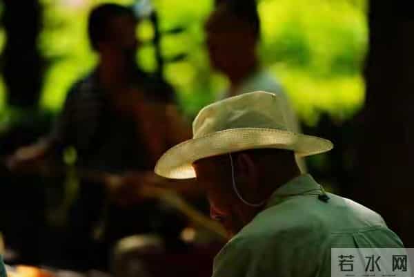 我活到75岁才发现:晚年的亲情,远比想象的要无情,甚至更现实