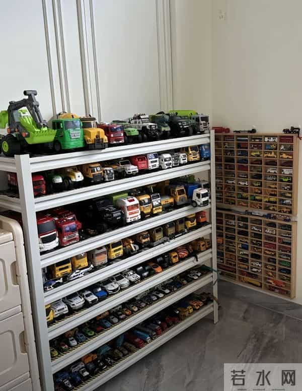 用一张没有孩子的照片，证明你有孩子！网友哭喊：此刻已不是少年