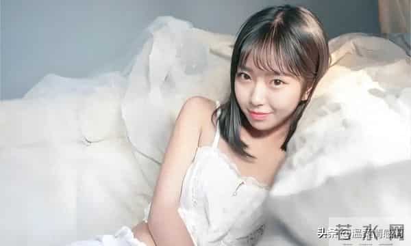 当女人疯狂想你时，有四个反常举动，男人别傻傻不懂