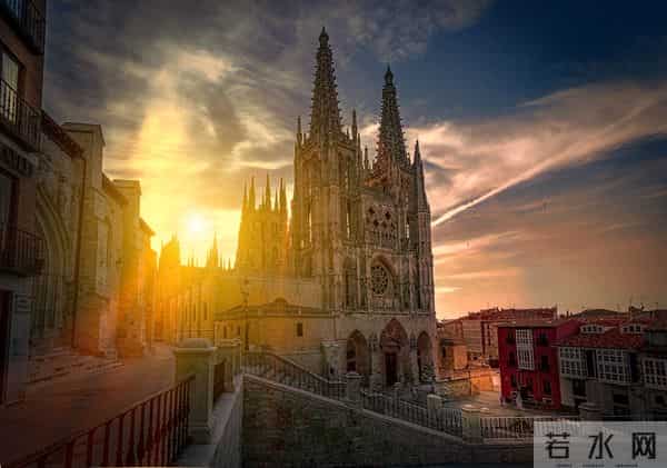 已婚女人盼着你主动,会有三个信号,你察觉了吗