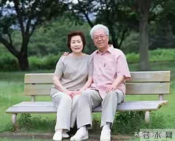 两性关系,惊人发现,60岁与异性靠近,根本不是桃花运,而是这!