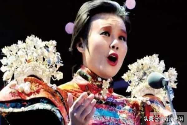 家花不如野花香?龚琳娜为挽回出轨丈夫送百件礼物,难逃离婚结局