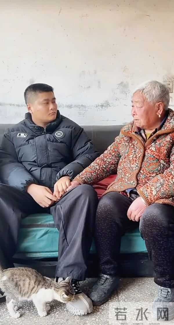 失散27年双胞胎弟弟出来道歉