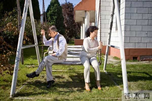 夫妻冷战数日，妻子发短信问，“死了没”？丈夫的回答让人泪奔！