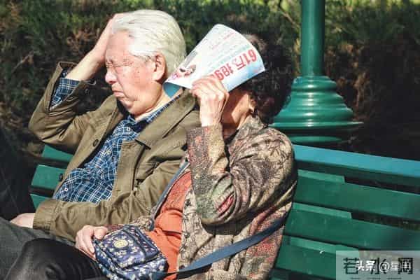 夫妻冷战数日,妻子发短信问,“死了没”?丈夫的回答让人泪奔!