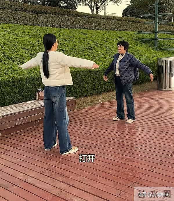 难怪小娜放下工作,也要在家陪老妈,看看她是怎么说的,太现实了