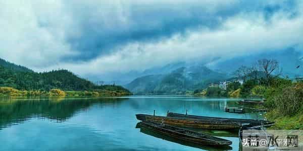 一定要记住，无论走到哪里，都不要话多，也不要和任何人吐露太多