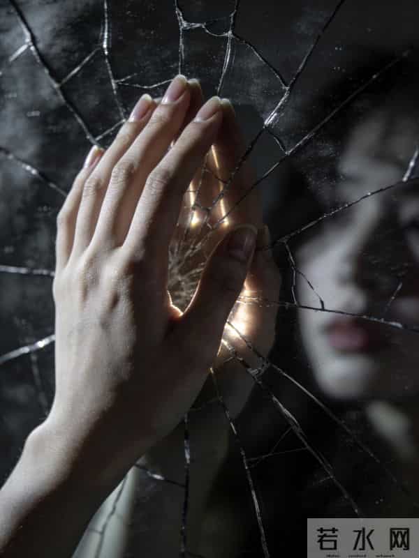 巨蟹座2026：一场关于爱与选择的内心风暴