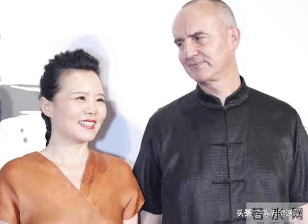 家花不如野花香?龚琳娜为挽回出轨丈夫送百件礼物,难逃离婚结局