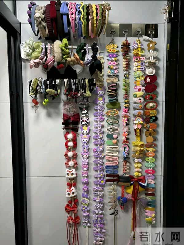 用一张没有孩子的照片，证明你有孩子！网友哭喊：此刻已不是少年