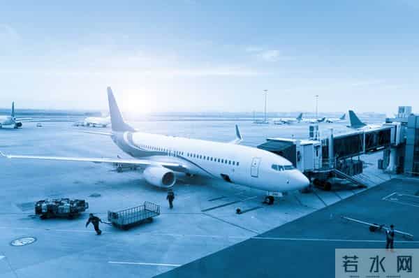 揣着300万去北京给儿子带娃,刚下飞机儿媳一句话,当场返程