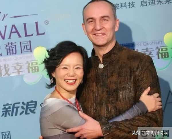 家花不如野花香?龚琳娜为挽回出轨丈夫送百件礼物,难逃离婚结局